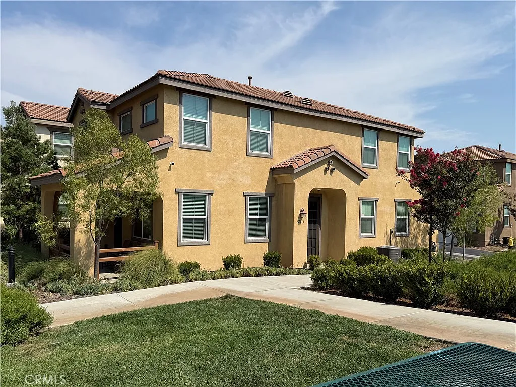 3 bed, 2.5 bath, 1731 sqft, $2,975 — Photo 1