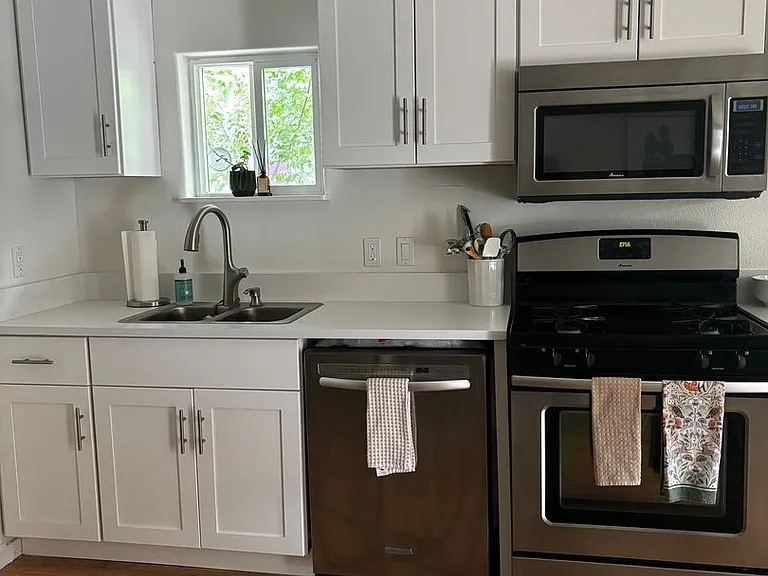 139 NW Broadway St — Photo 14