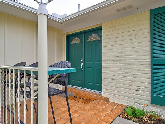 2nd image of 10213 Theresa Pl NE