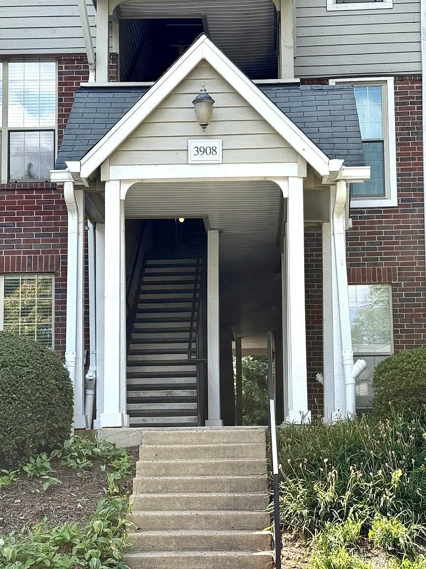 Penderbrook Square Condo — Photo 2