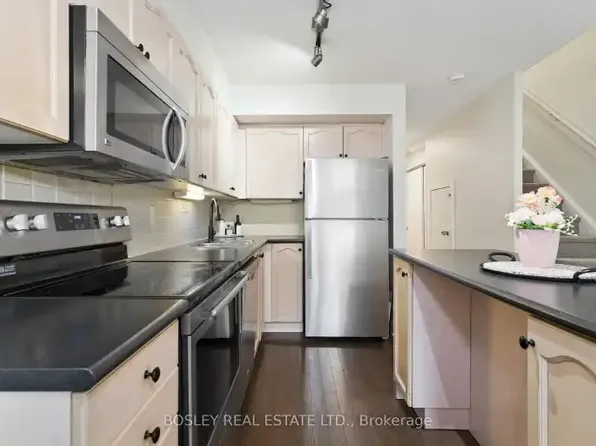 77 Lombard St #304, Toronto, ON M5C 3E1