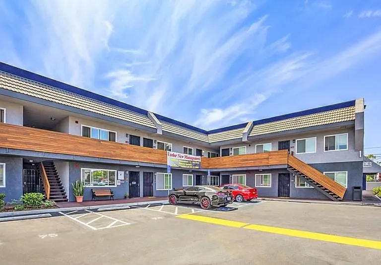 Del Amo Place Apartments Homes — Photo 5