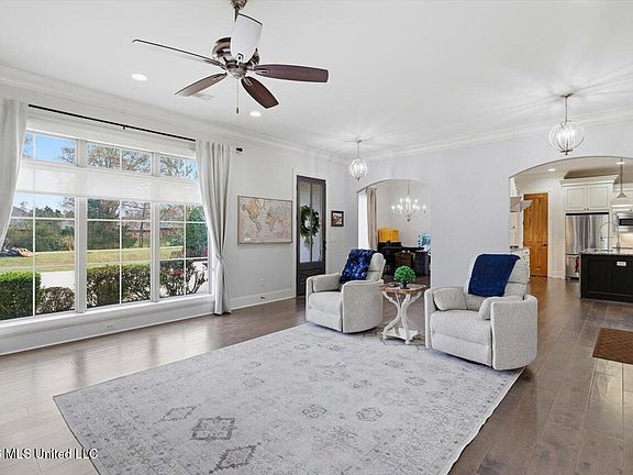 5th image of 387 Caroline Blvd