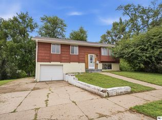 3006 Wayne St, Bellevue, NE 68005