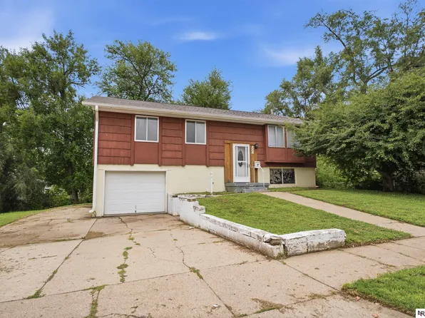 3006 Wayne St, Bellevue, NE 68005