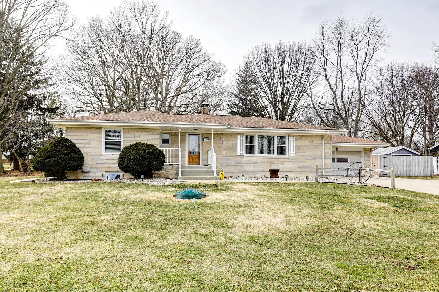 301 Dodson Dr E photo 1