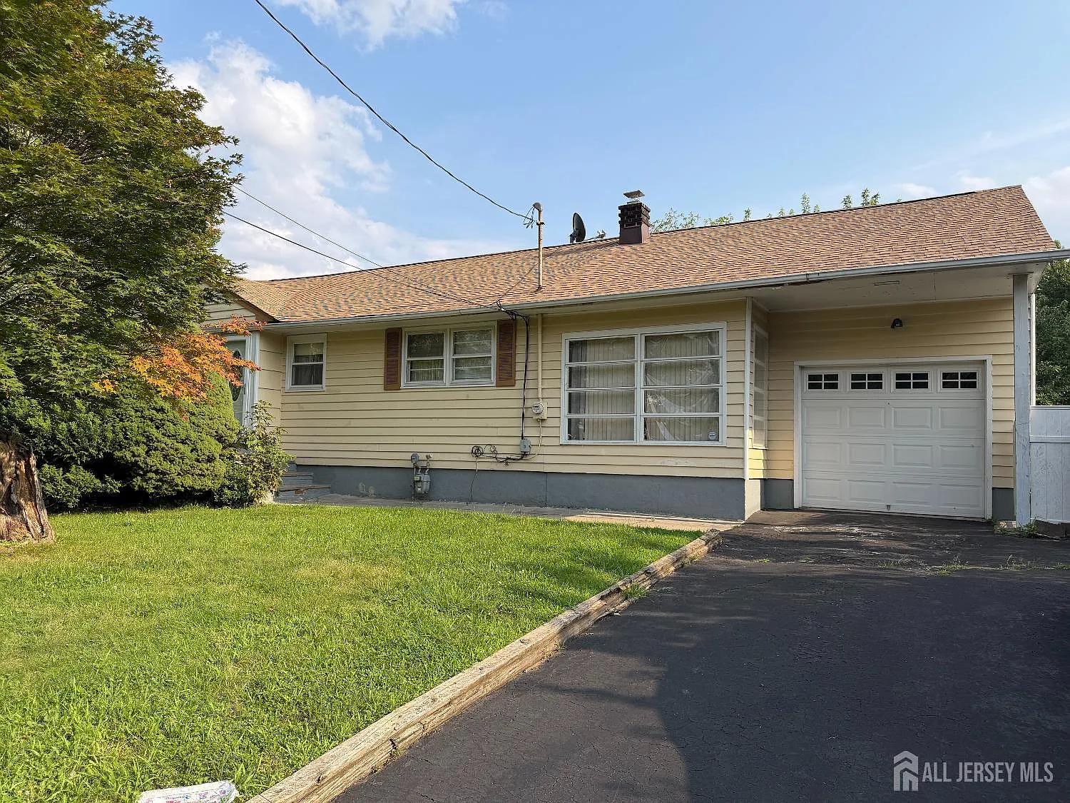 3 bed, 2.0 bath, 1697 sqft, $3,600 — Photo 1