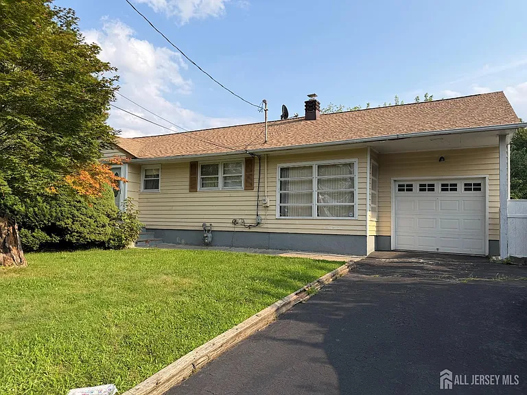 943 New Dover Rd — Photo 1
