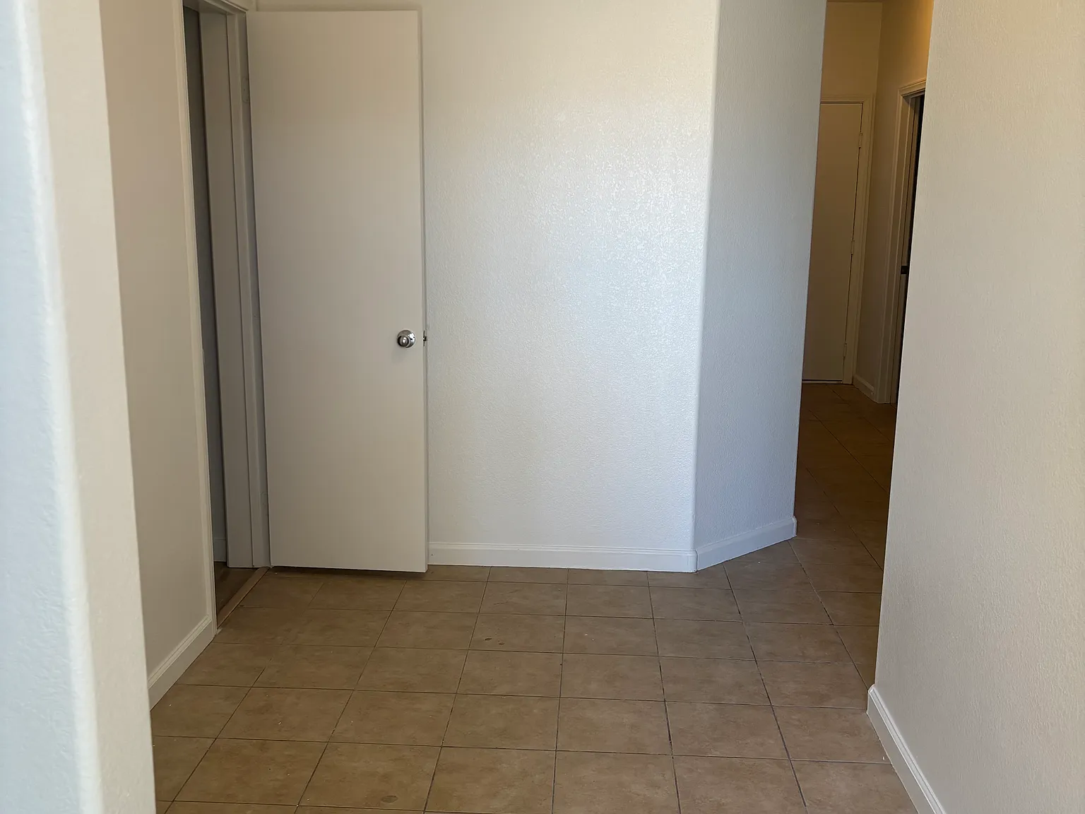 3 bed, 1672 sqft, $1,900 — Photo 4