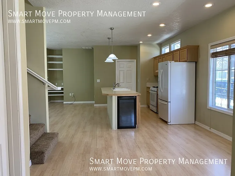 377 W Hale St — Photo 10
