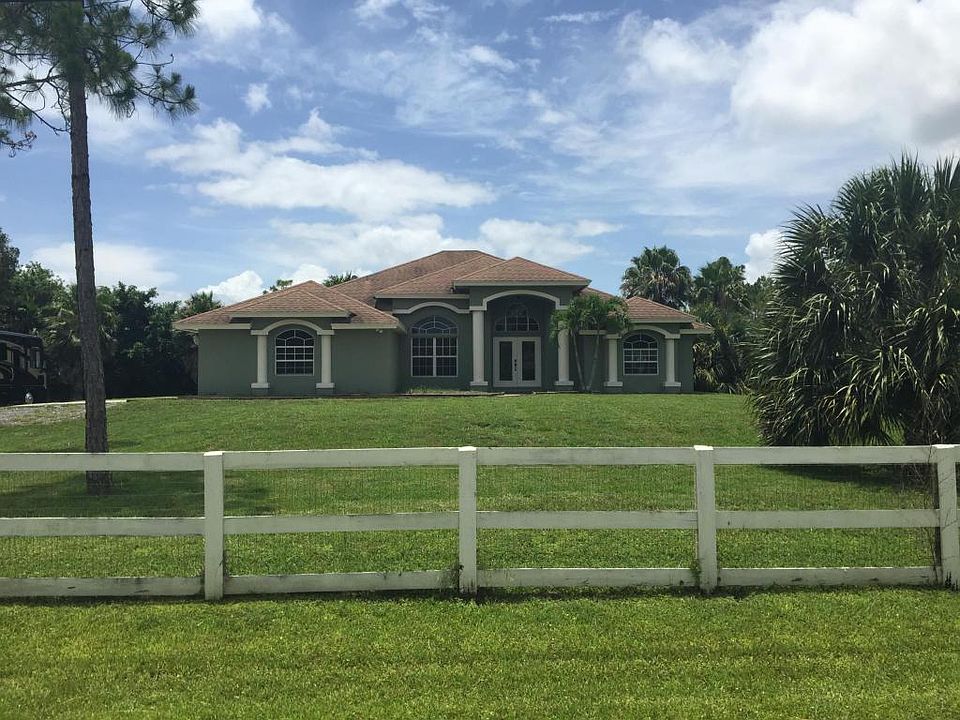 Home For Sale In Acreage