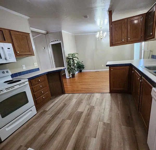 922 Ashwood St — Photo 23