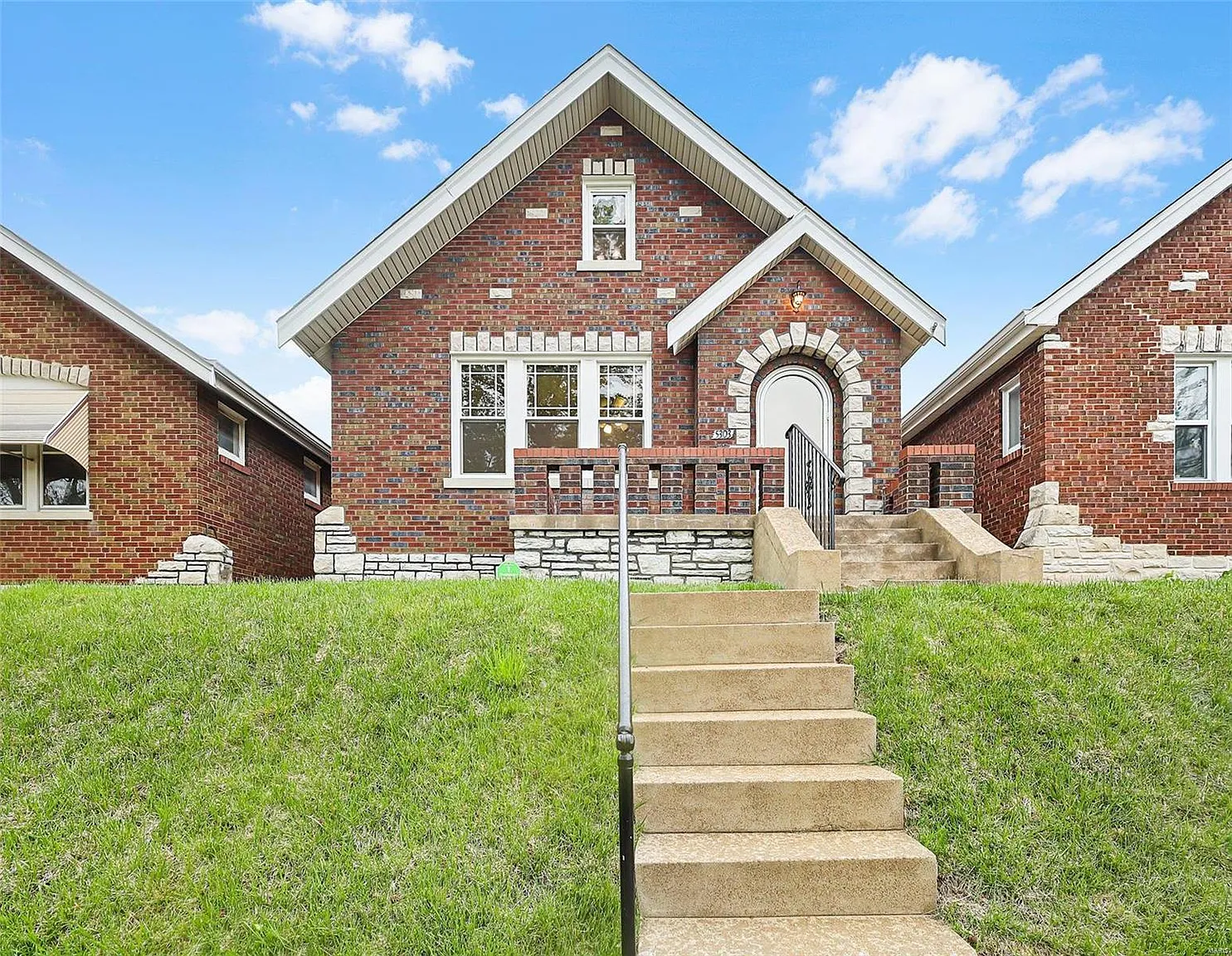 5303 Walsh St photo 1