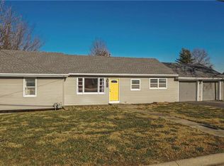 512 E Woods St, Smithville, MO 64089