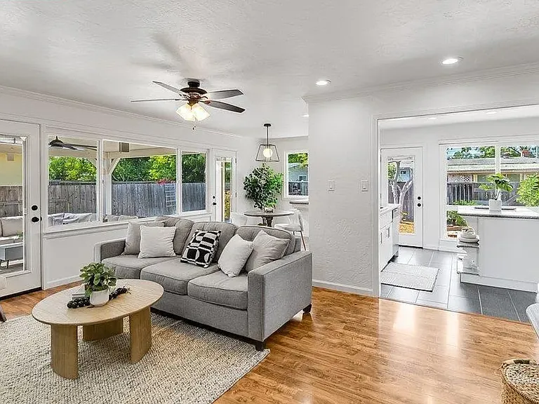 2725 Argyll Ave — Photo 13