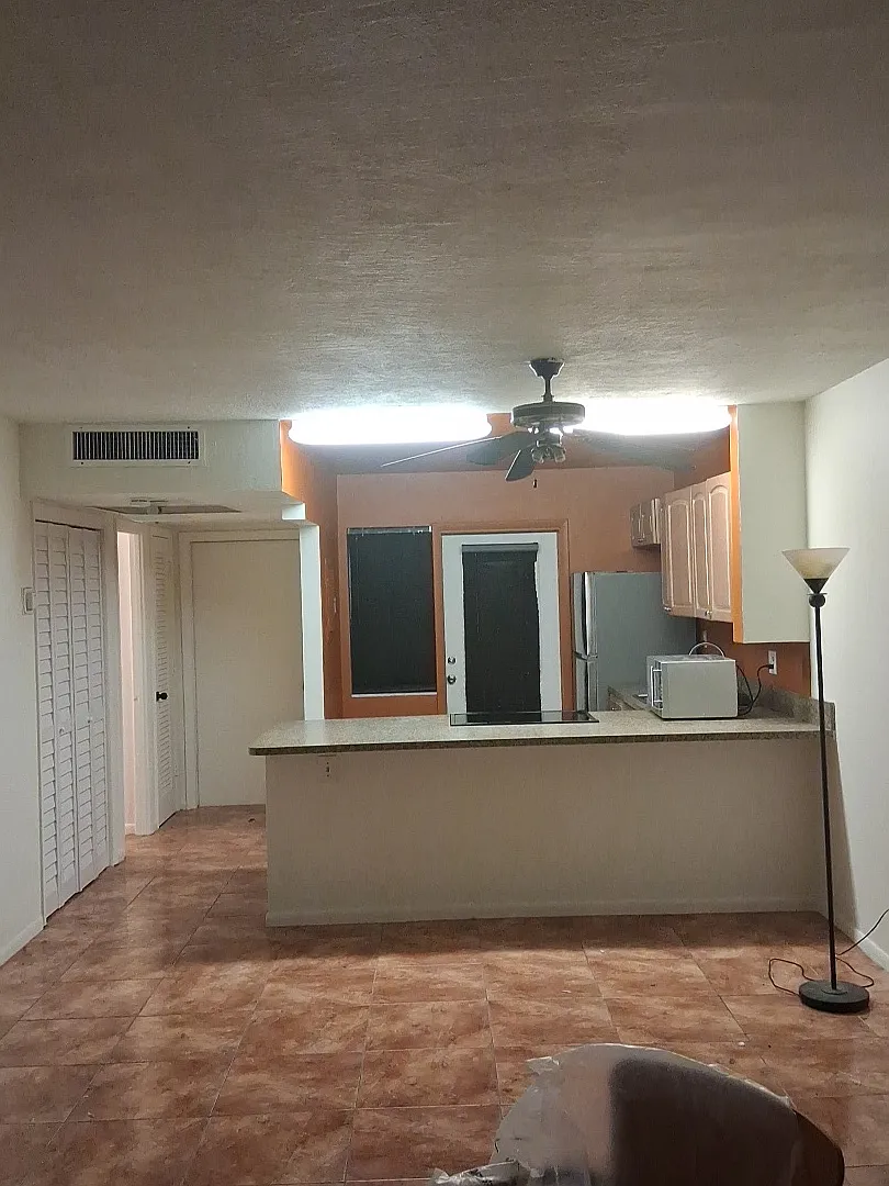 1 bed, 1.5 bath, 727 sqft, $1,600 — Photo 1