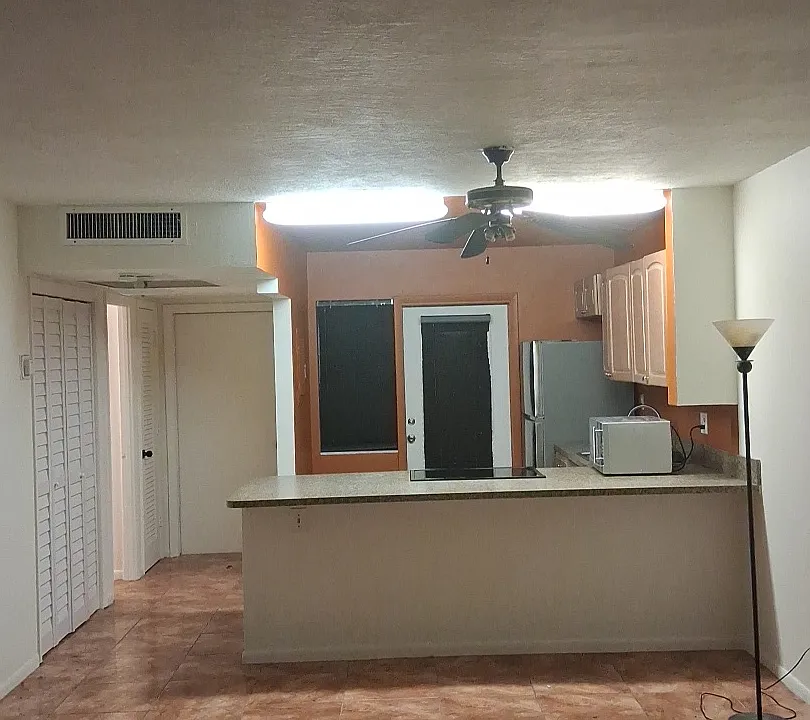 2200 Park Ln #208