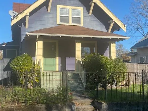 1725 SE Sherrett St, Portland, OR 97202