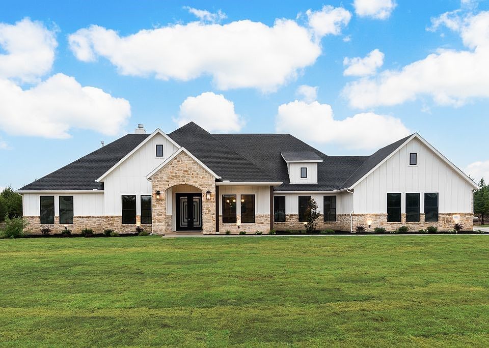 1st image of 3051 Glen Oaks Dr