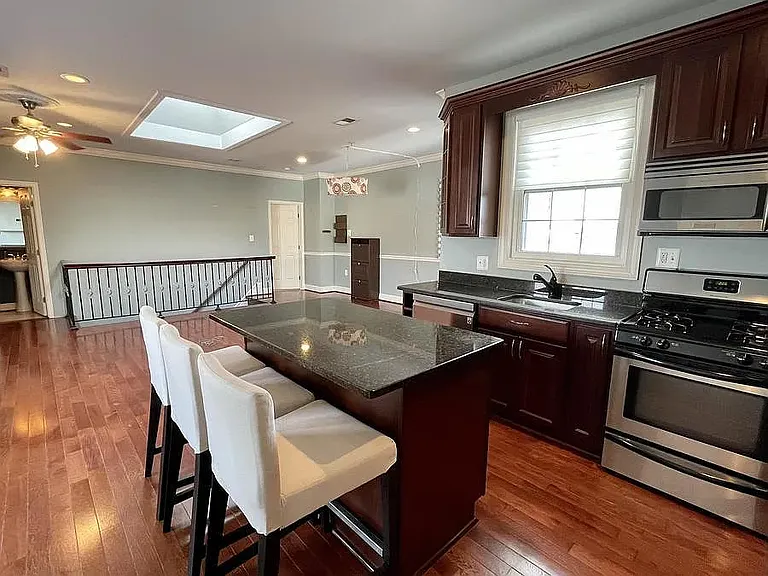 611 Quincy St NW #4 — Photo 5