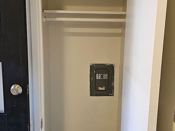 2nd image of 2483 Middlefield Rd APT 3