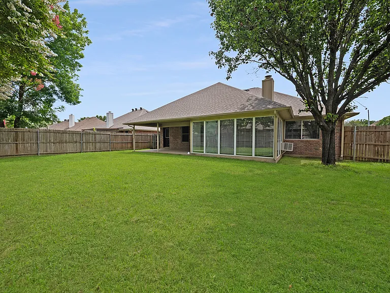 2910 Chisholm Trl — Photo 35