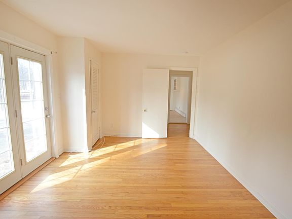5th image of 21 Milton Ave APT 2