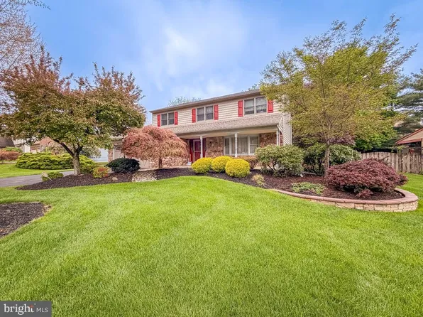 336 Fox Hollow Dr, Langhorne, PA 19053