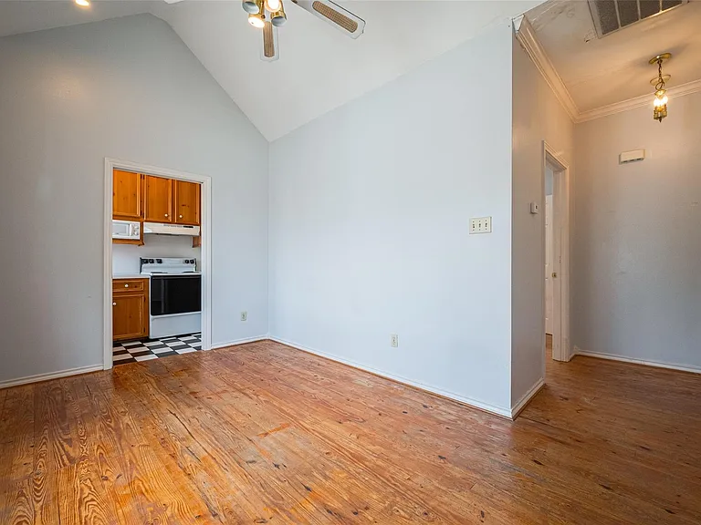 1111 Banks St #6 — Photo 6