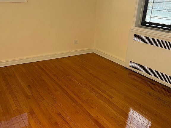 4th image of 1701 W 3rd St APT 5D