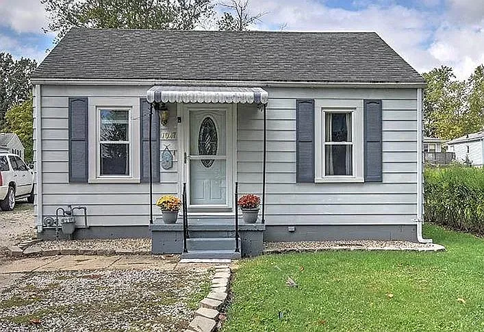 1047 N Dennis Ave — Photo 1