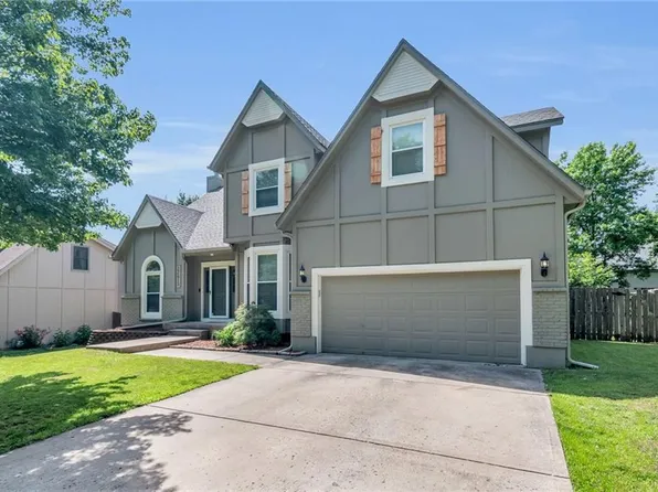 22613 W 49th St, Shawnee, KS 66226