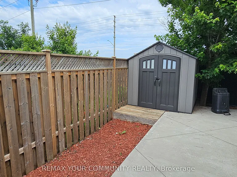 46 Courtland Cres #BASEMENT — Photo 9