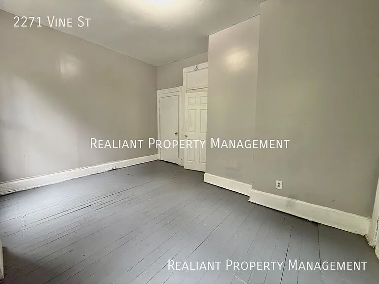 2271 Vine St — Photo 12