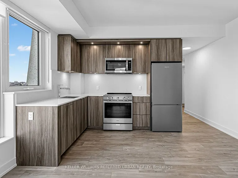 60 Central Park Dr #2112 — Photo 9