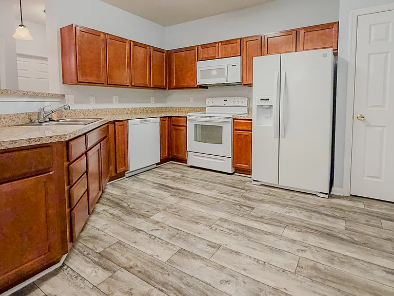 23520 F D R Blvd #306 — Photo 2