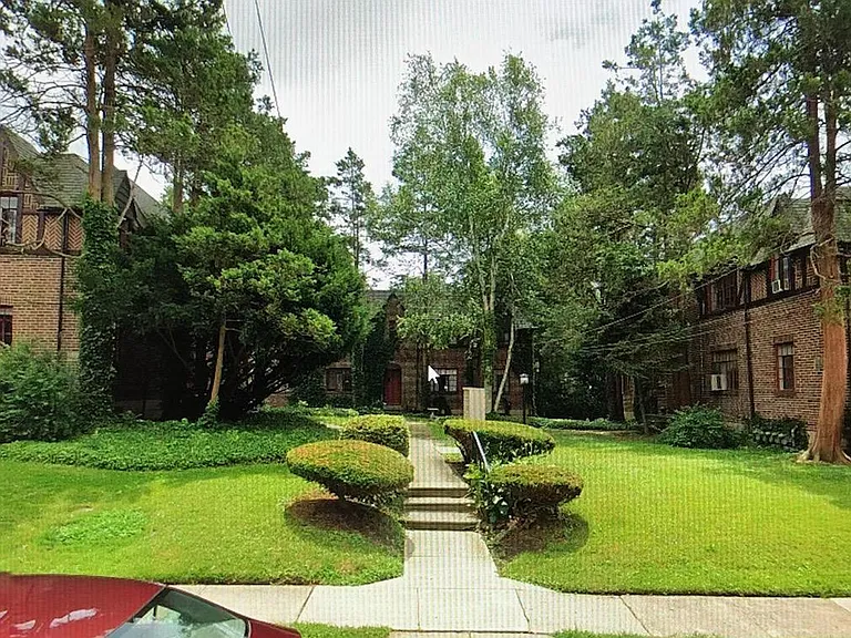 108 W Albemarle Ave #B — Photo 2