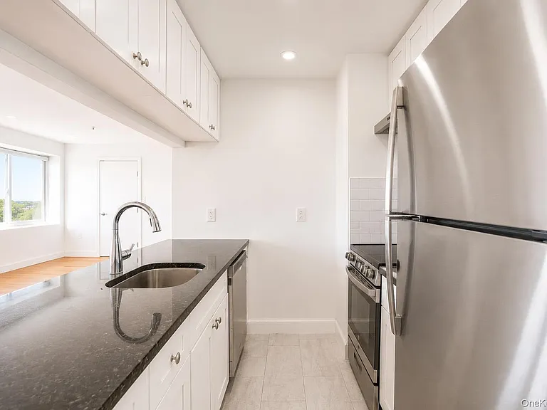 10 Franklin Blvd #205 — Photo 15