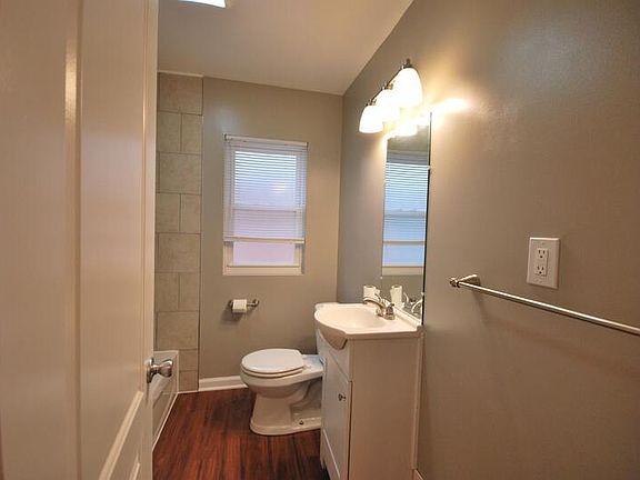 3rd image of 1136 E Barrett Ave