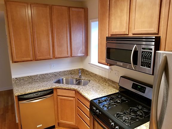 3rd image of 6341 N Washtenaw Ave APT 3W