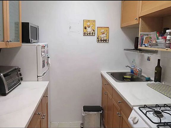 4th image of 77 W 55th St APT 15A