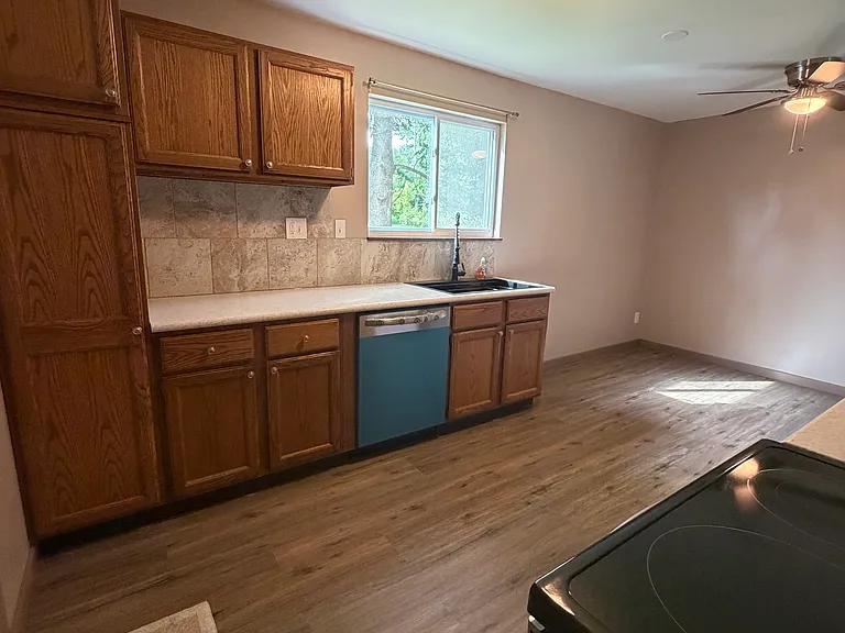 3006 Lyme St — Photo 7