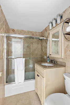 Bathroom, photo 1