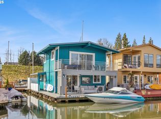 55 NE Bridgeton Rd SLIP 10, Portland, OR 97211