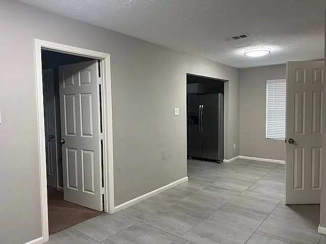 4 bed, 3.0 bath, 1808 sqft, $1,950 — Photo 2