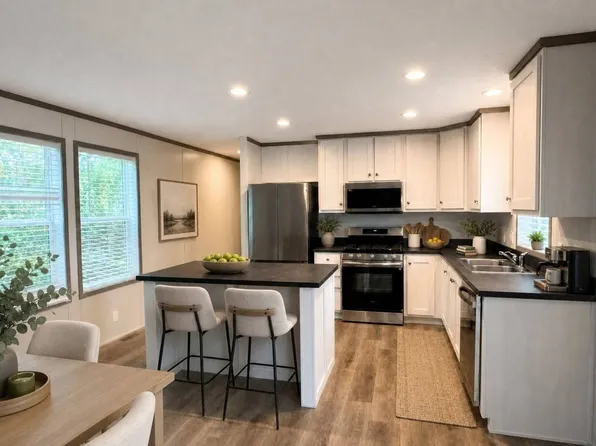 6800 E 9th Ave #203, Lake Station, IN 46405