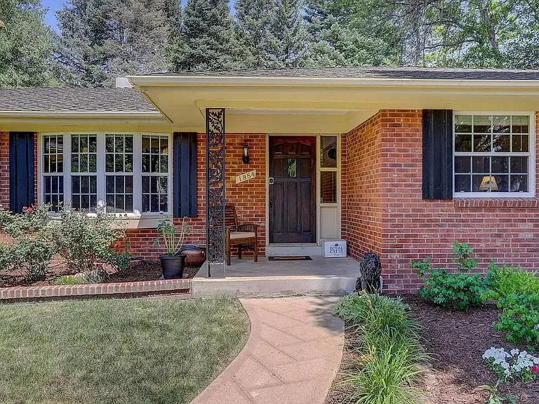 1854 E Lake Dr — Photo 1