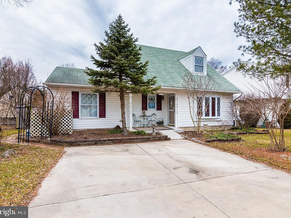 1st image of 14 Lark Meadow Ct