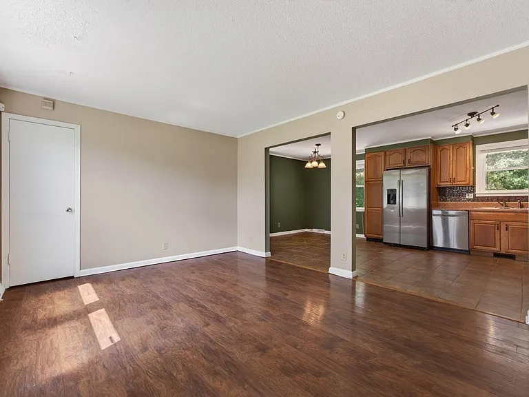 807 Pollard Rd — Photo 6