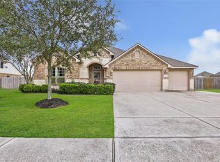 9518 Wincrest Dr, Mont Belvieu, TX 77523